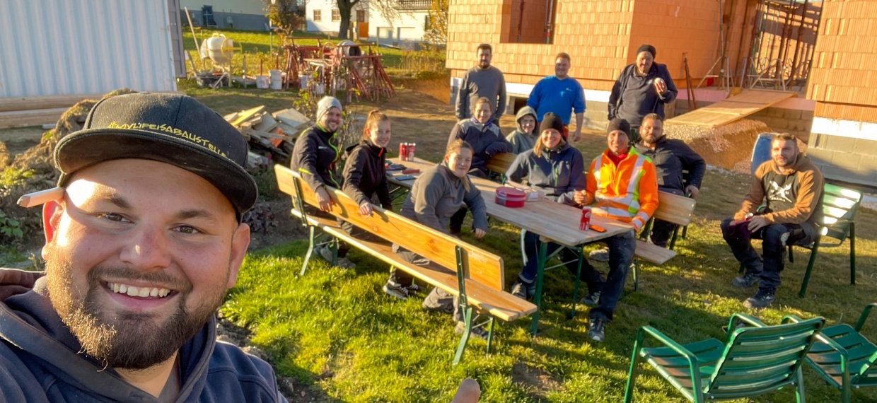 Auf die Decke, fertig, los. Auf die Decke, fertig, los.