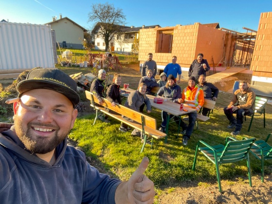 Auf die Decke, fertig, los. Auf die Decke, fertig, los.